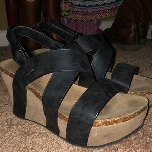 Black wedges